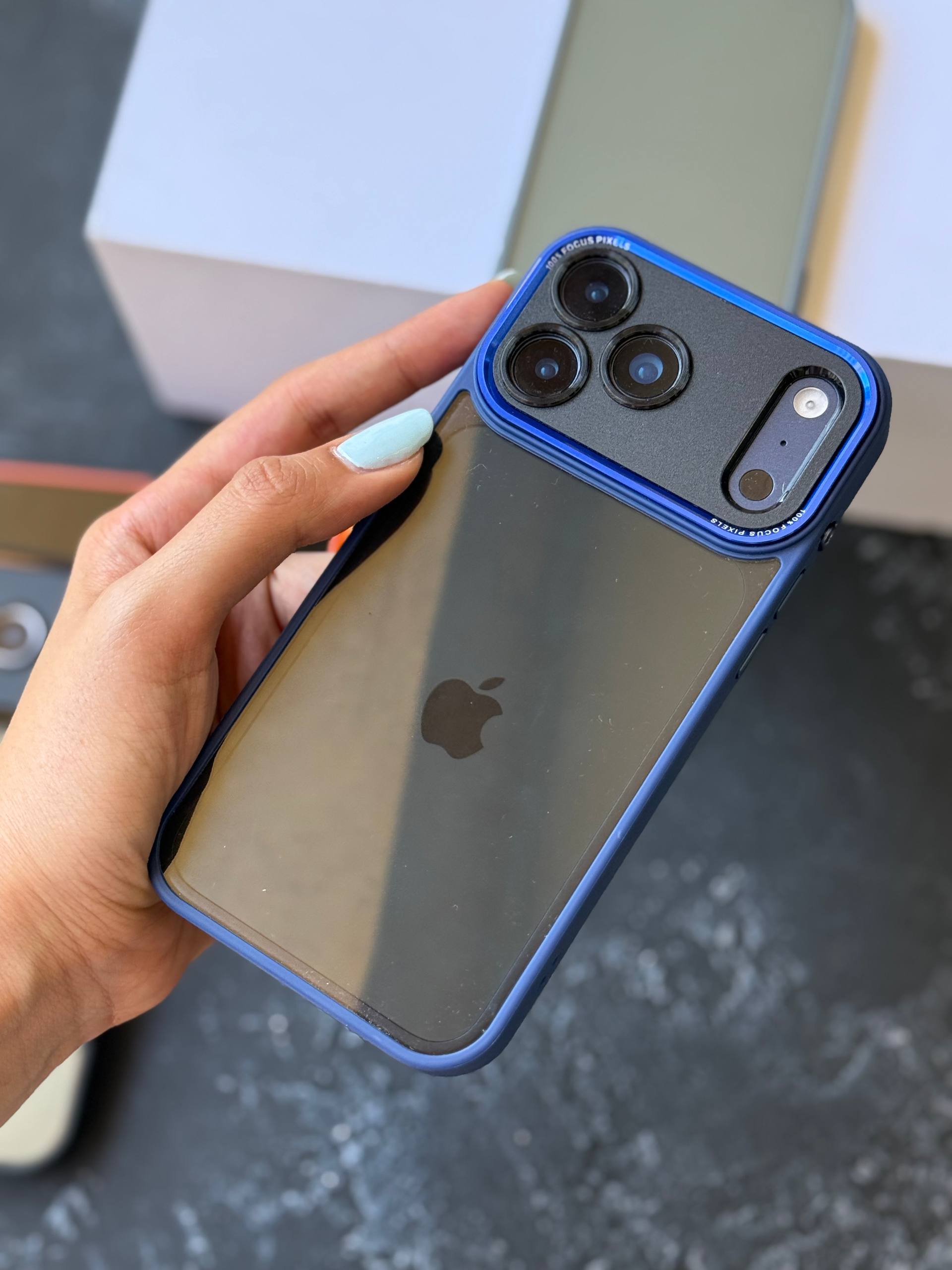 قاب Dark Focus Pixels