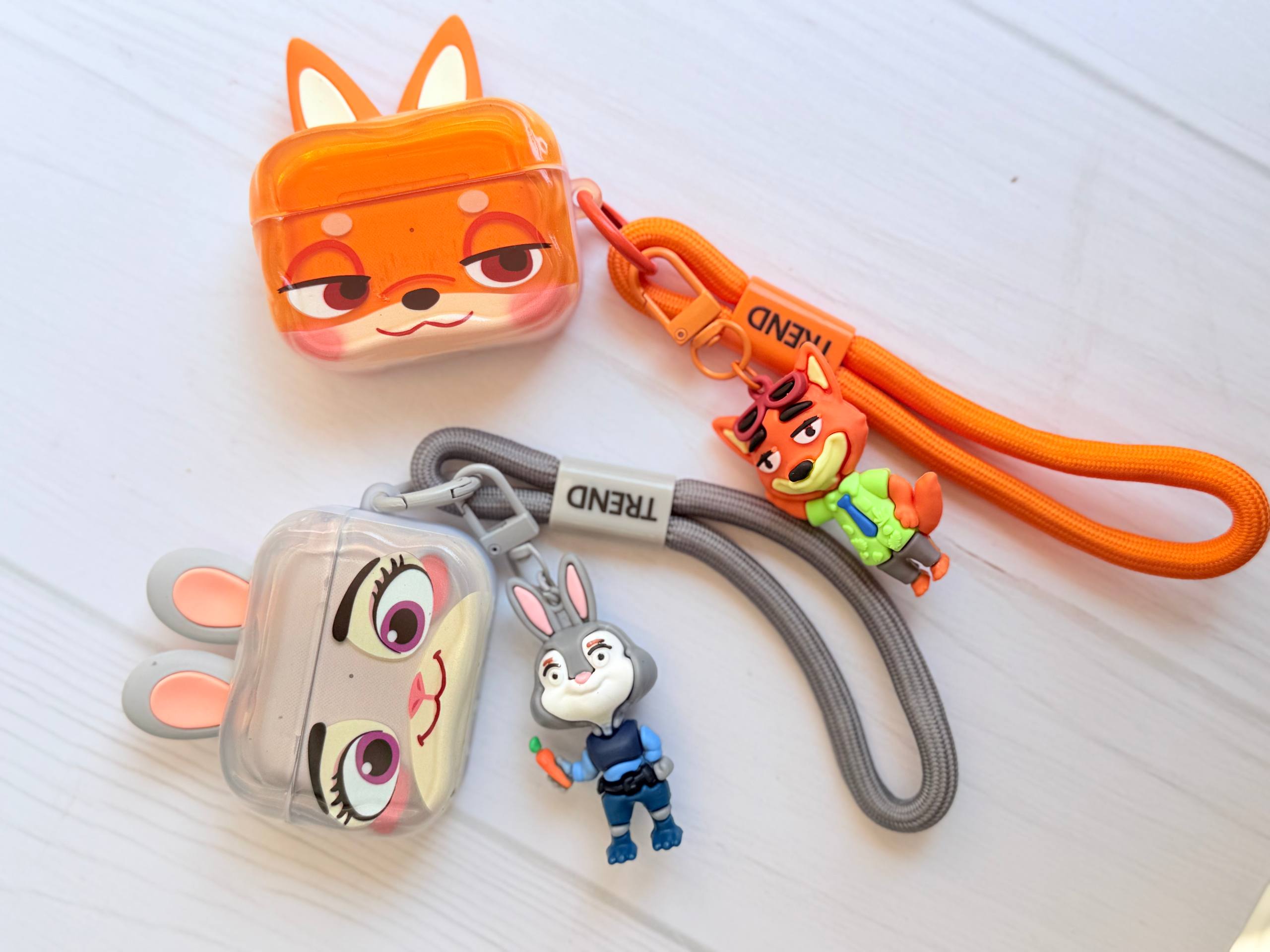 محافظ / کاور ایرپاد زوتوپیا با آویز Zootopia